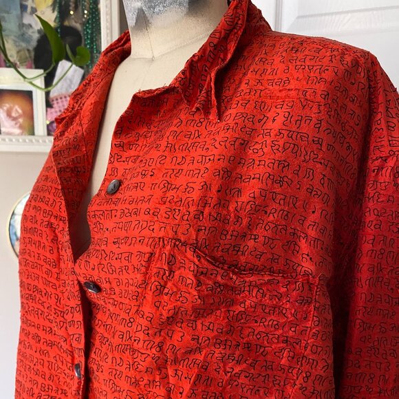 CHICO'S Red 100% Silk Hindi Script print 3/4 Sleeve Boxy Button Down crop shirt - Picture 2 of 5